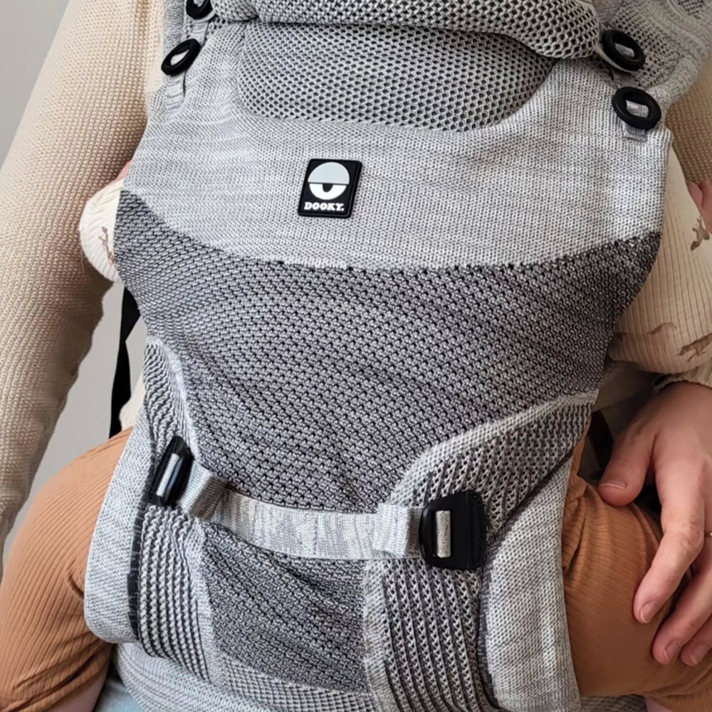 Bärsele för baby - Dooky Terra Nova Grey